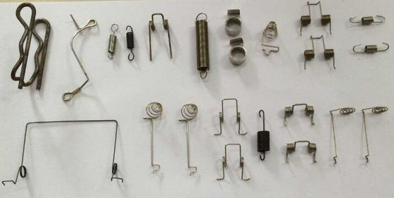 0,3-2,5 mm hoog rendement CNC-veermachine multifunctionele computeruitgang