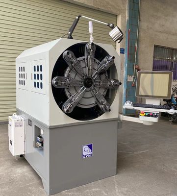 0,3-2,5 mm hoog rendement CNC-veermachine multifunctionele computeruitgang