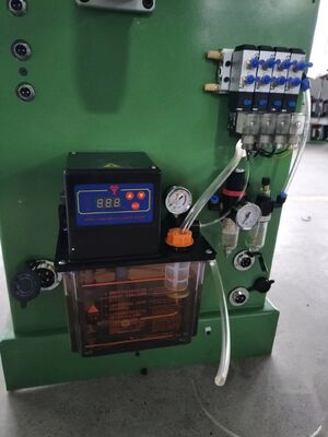 De automatische Lente die Machine, CNC de Lentemachine met 100KG Decoiler vormen