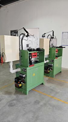 Multifunctioneel automatisch CNC-lentemachine Servosysteem met drie assen snel