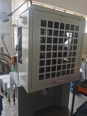 5.5KW CNC-veervormmachine Optionele hand- en 200KG-decoilersystemen